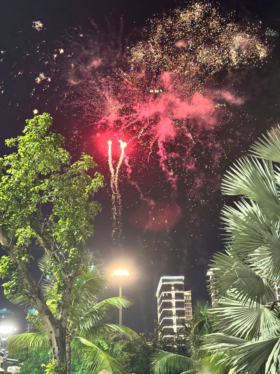 Lễ hội Pháo hoa hàng tuần từ tháng 8-12/2025